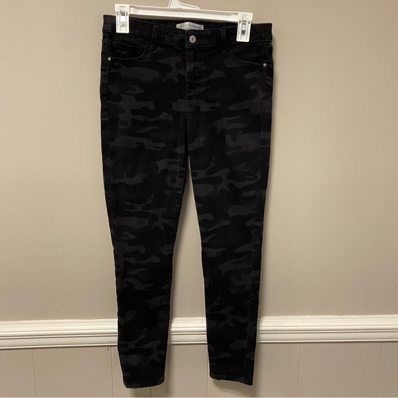 Sanctuary Denim - Social Standard by Sanctuary Black Camo Jeggings Sz 6